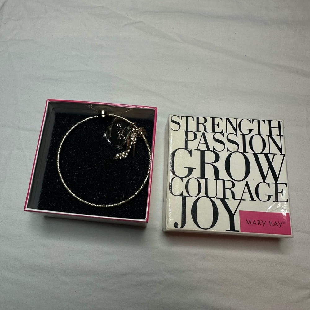 Mary Kay Gold Charm Bracelet
